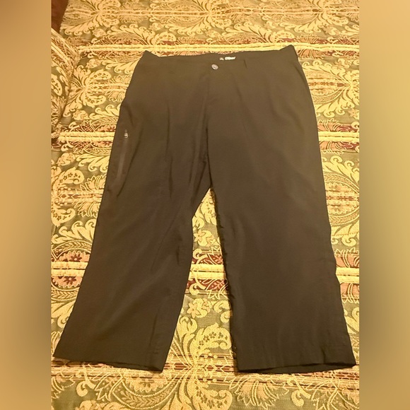 2 pair Khombu Lightweight Ladies Capris - Picture 2 of 7